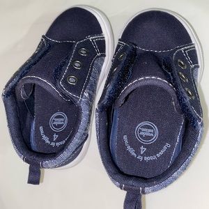 Baby shoes, size 4, denim with Velcro.